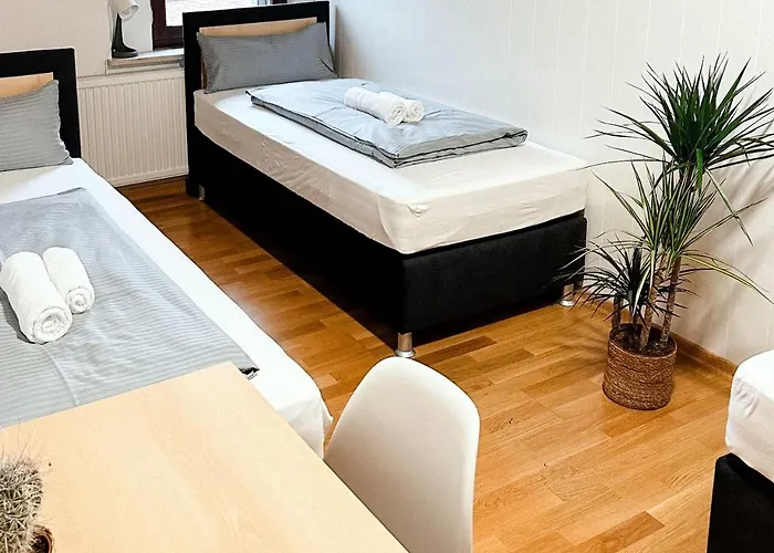 Sali Homes K39 Monte-carlo -spacious 6-bedroom With Terrace And Garden Views In Ideal For Groups באיירוט